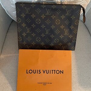 LOUIS VUITTON Authentic Toiletry 26 Pouch